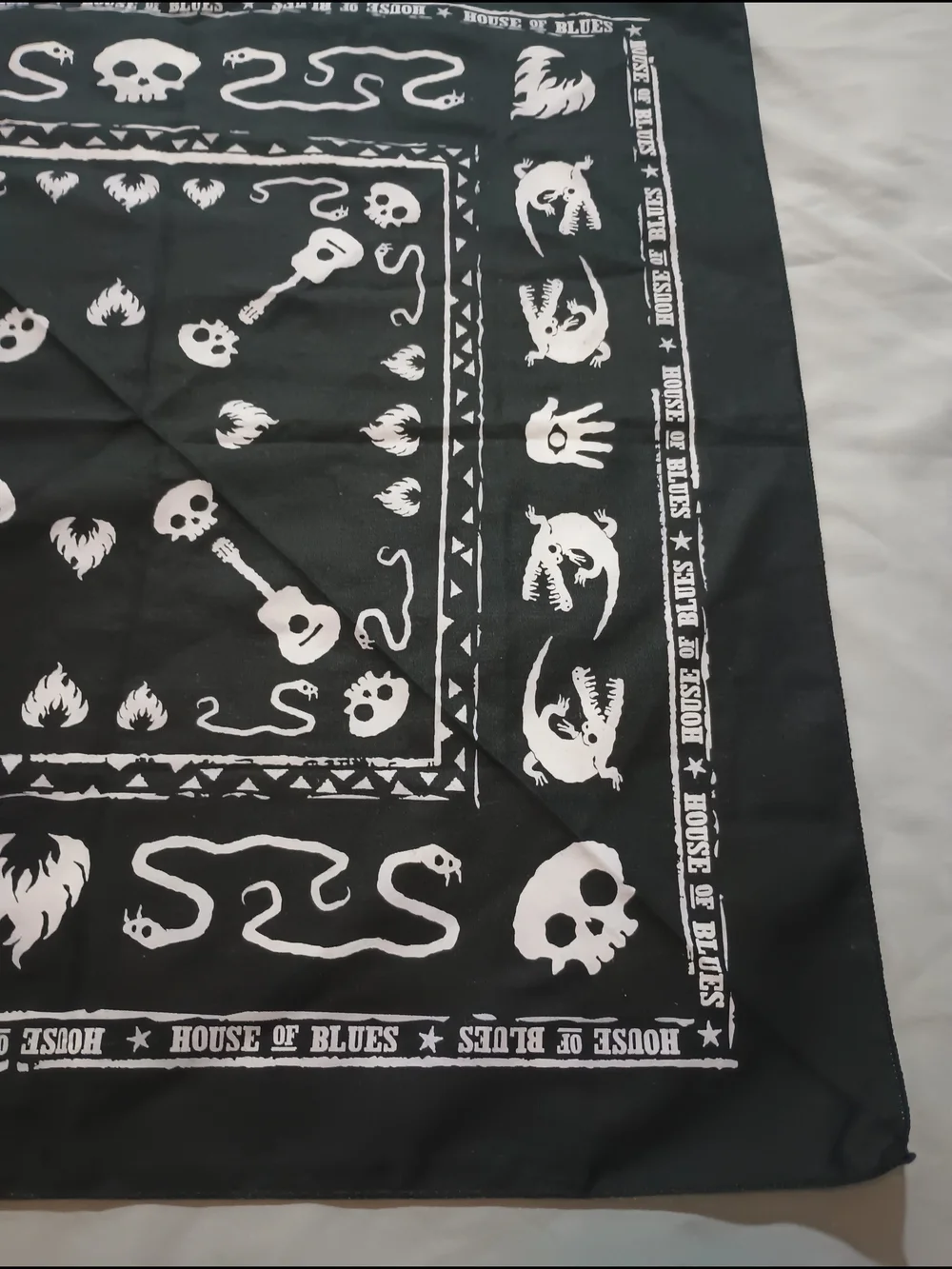 House Of Blues Black & White Skull Guitar Bandana
